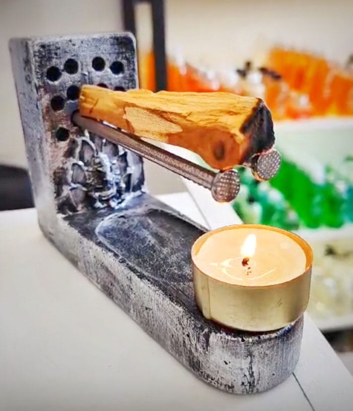 Combo Palo santo: 10 quemadores + 20 palo santo 25g + 24 velas de noche + 4 tacitas